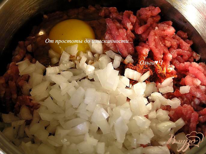 Фото приготовление рецепта: Мясные шарики с травами в томатном соусе шаг №1