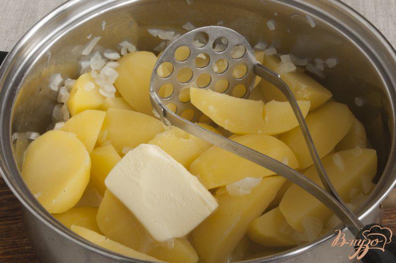 Фото приготовление рецепта: Пюре картофельное с луком шаг №5