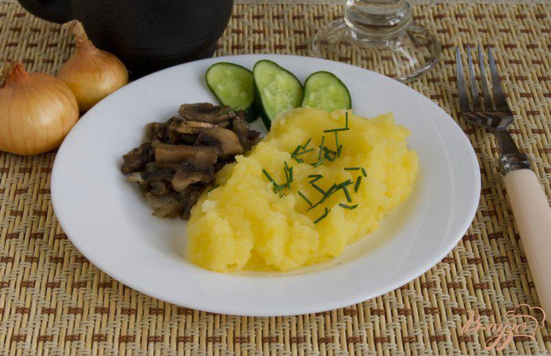 Фото приготовление рецепта: Пюре картофельное с луком шаг №7