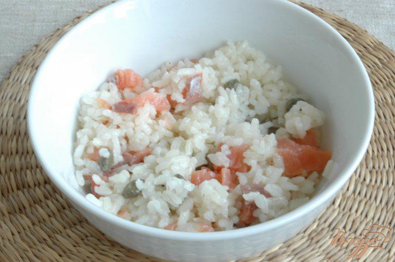 Фото приготовление рецепта: Рис с форелью и ароматным маслом шаг №5