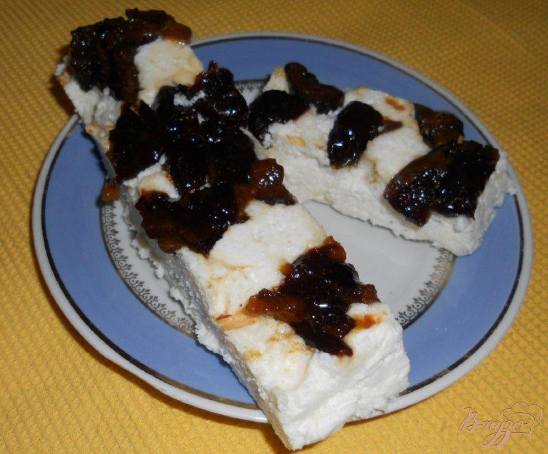 Фото приготовление рецепта: Творожный десерт с черносливом шаг №11