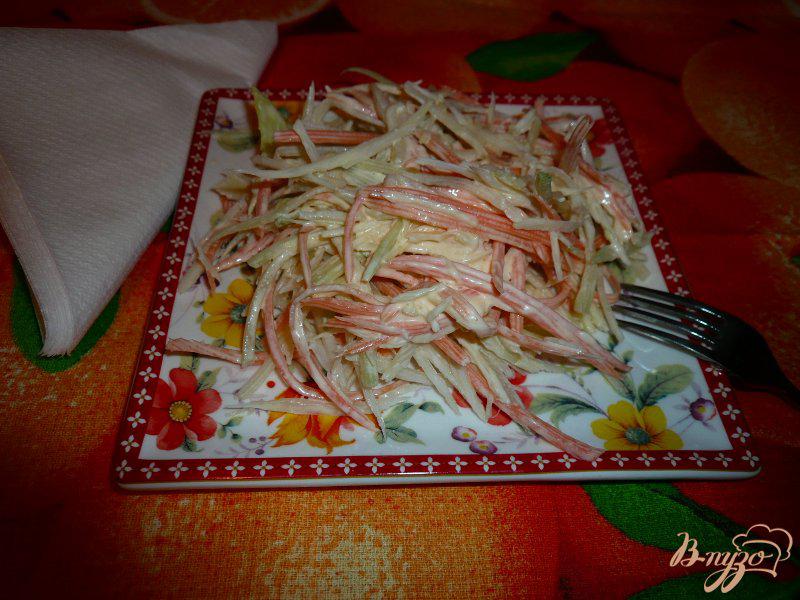 Фото приготовление рецепта: Салат из зеленой редьки с морковью и капустой шаг №6