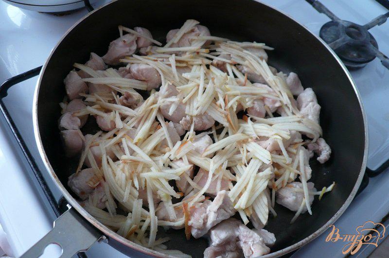 Фото приготовление рецепта: Рисовая каша с овощами и куриным мясом шаг №6