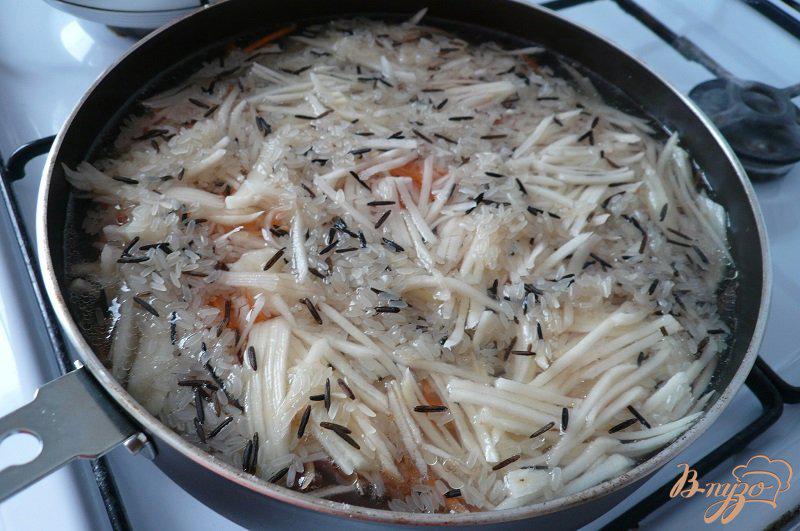 Фото приготовление рецепта: Рисовая каша с овощами и куриным мясом шаг №9