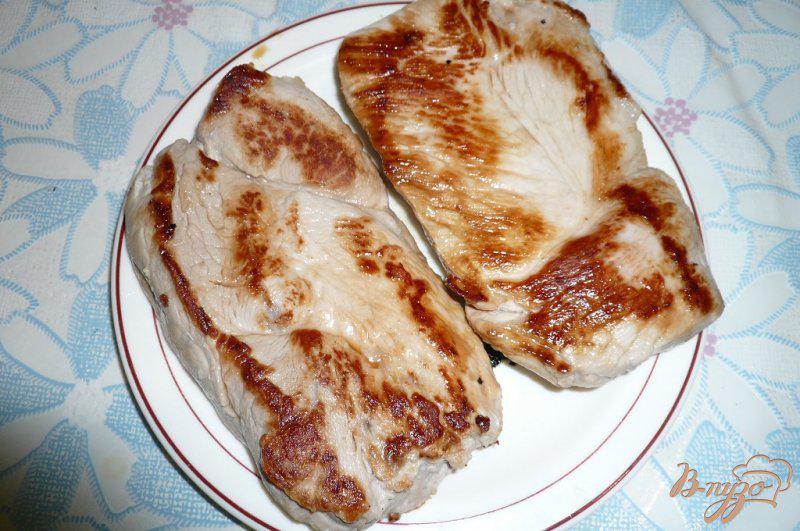 Фото приготовление рецепта: Свинина с яблочно-луковым соусом шаг №2