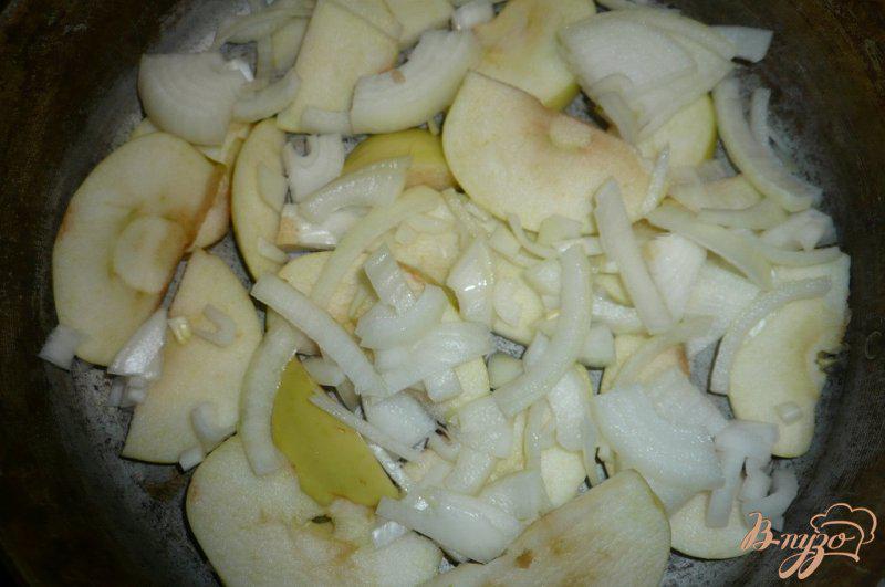 Фото приготовление рецепта: Свинина с яблочно-луковым соусом шаг №5