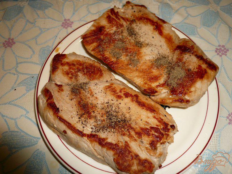 Фото приготовление рецепта: Свинина с яблочно-луковым соусом шаг №6