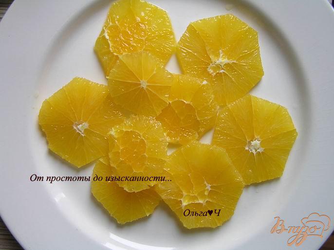 Фото приготовление рецепта: Салат с нутом, апельсином и сладким перцем шаг №2