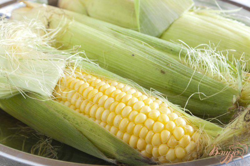 Фото приготовление рецепта: Кукуруза, запеченная в фольге шаг №2