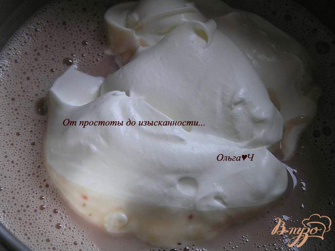Фото приготовление рецепта: Малиново-черничное мороженое с мятным сиропом шаг №2