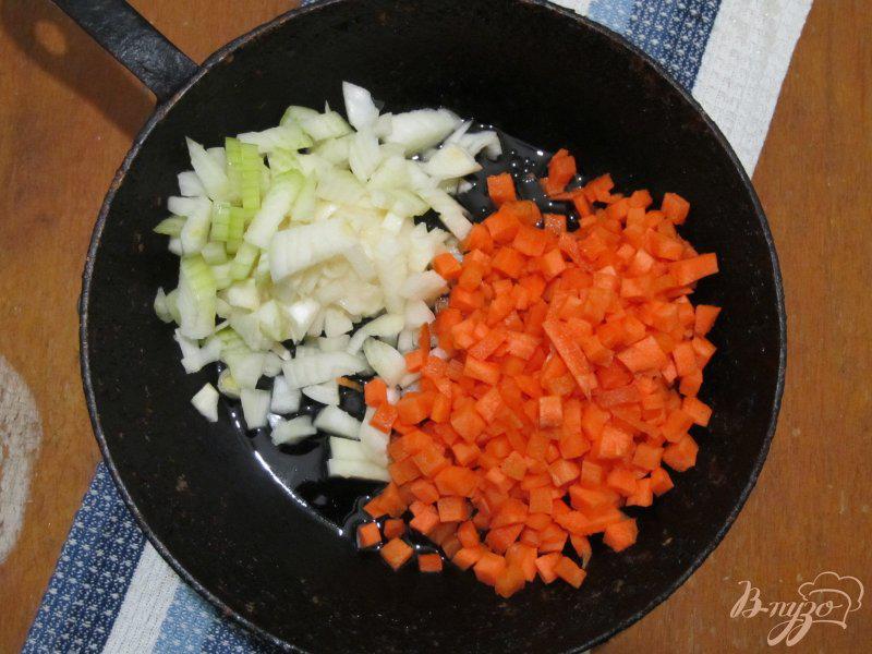 Фото приготовление рецепта: Тушеная картошка с ребрышками шаг №3