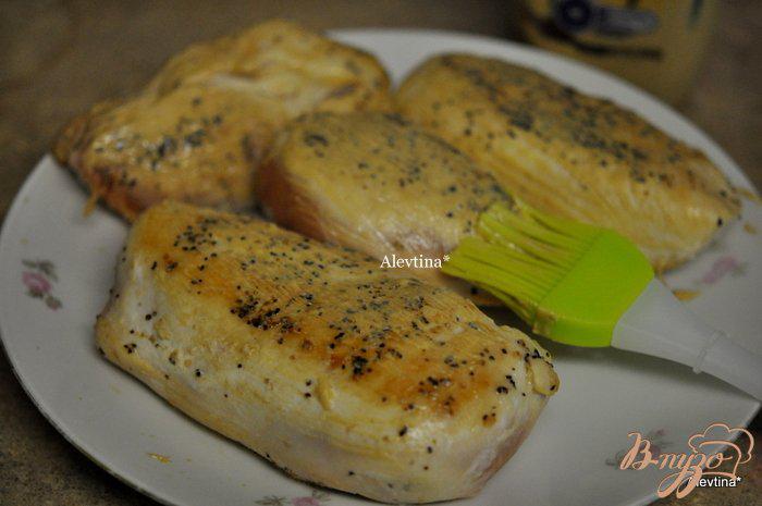 Фото приготовление рецепта: Куриные грудки с корочкой горчицы и фенхелем шаг №3