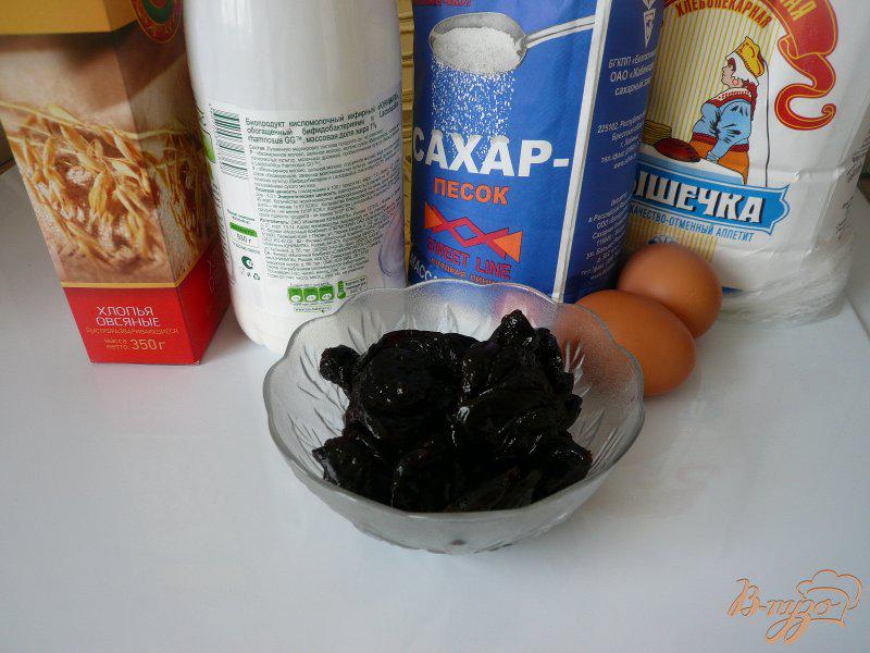 Фото приготовление рецепта: Пирог с черносливом в мультиварке шаг №1