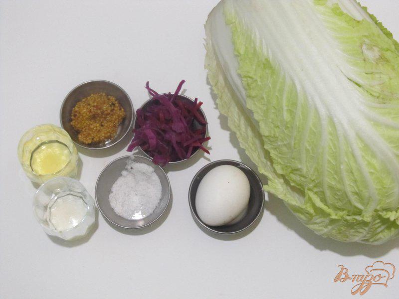 Фото приготовление рецепта: Салат из пекинской и краснокочанной капусты шаг №1