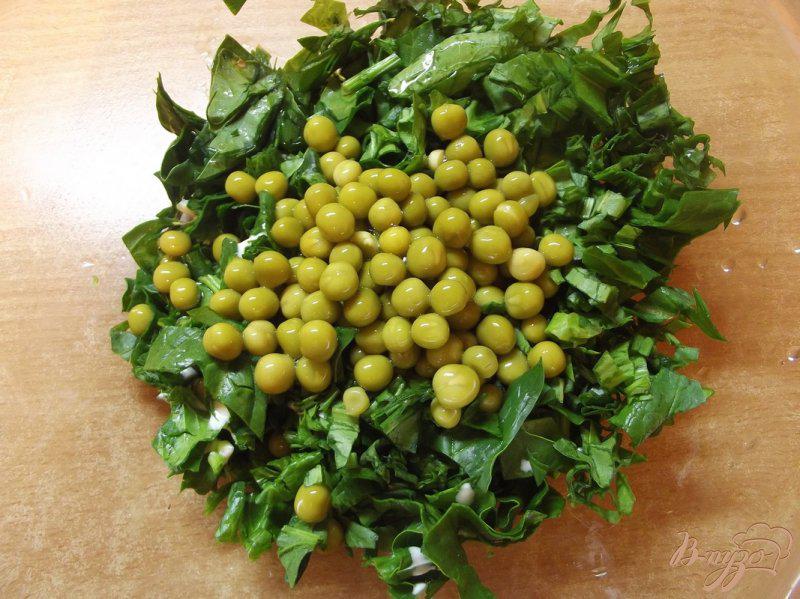 Фото приготовление рецепта: Салат с зеленым гороком шаг №5