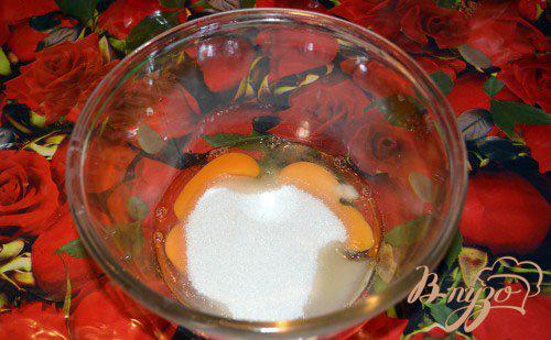 Фото приготовление рецепта: Творожные кексы с малиновым джемом шаг №1