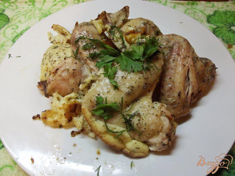 Фото приготовление рецепта: Запеченные куриные крылья с яйцом шаг №5