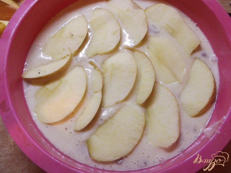 Фото приготовление рецепта: Пирог с яблоками на растительном масле шаг №7