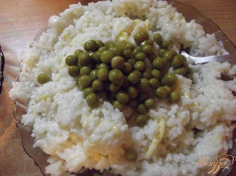 Фото приготовление рецепта: Рис с зеленым горошком шаг №4