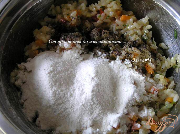 Фото приготовление рецепта: Рисовые котлетки с овощами в кунжутной панировке шаг №3