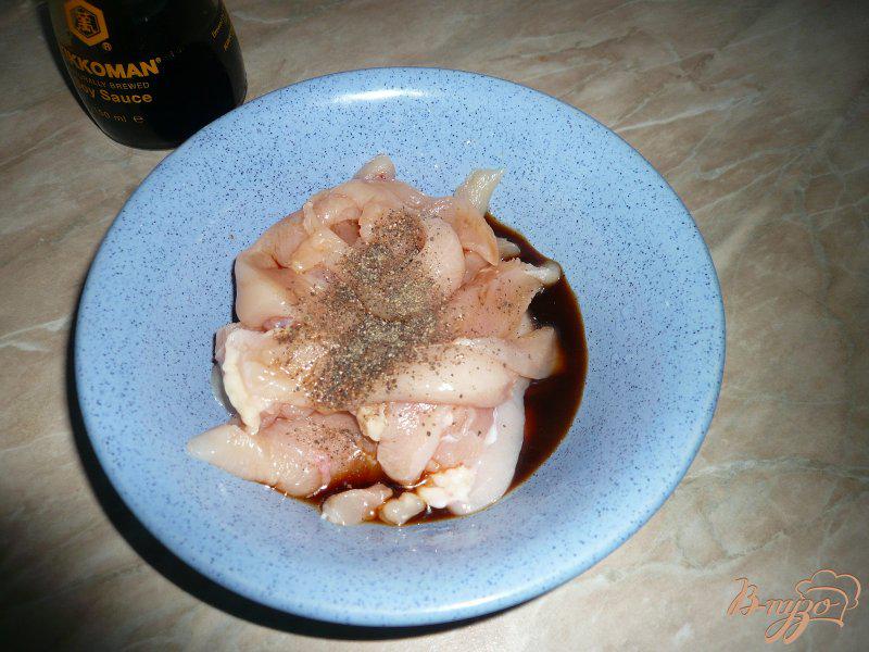 Фото приготовление рецепта: Куриная грудка в томатном соусе шаг №2