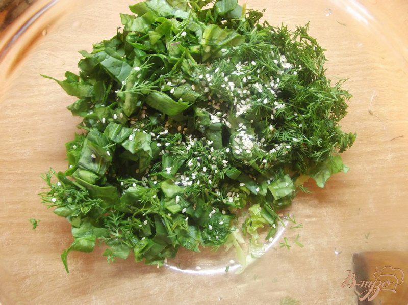 Фото приготовление рецепта: Зеленый весенний салат с кунжутом шаг №5