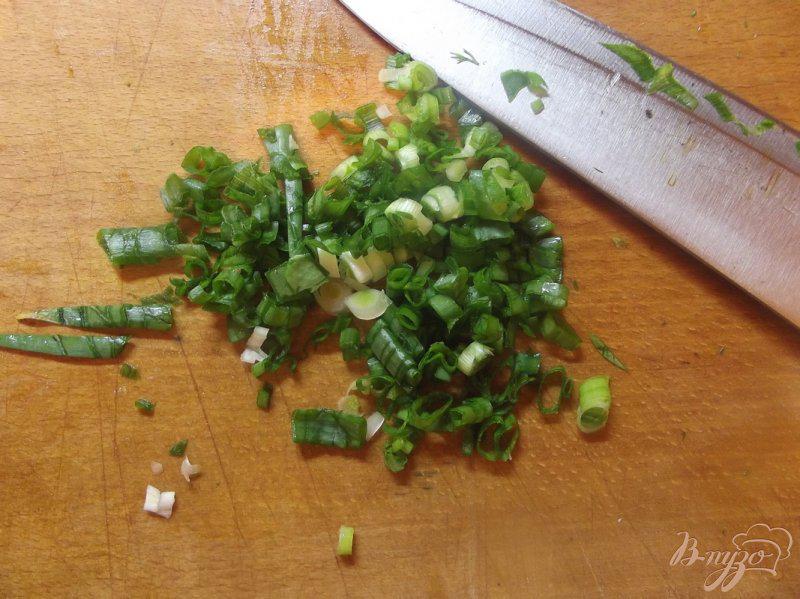 Фото приготовление рецепта: Зеленый весенний салат с кунжутом шаг №3