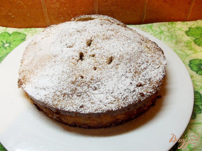 Фото приготовление рецепта: Мягкий яблочный пирог с белой черешней шаг №8