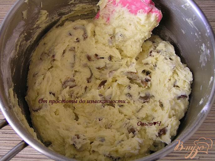 Фото приготовление рецепта: Пасхальные кексы с финиками шаг №3