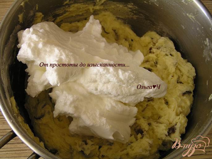 Фото приготовление рецепта: Пасхальные кексы с финиками шаг №4