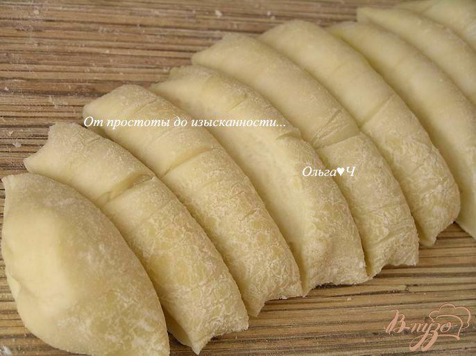 Фото приготовление рецепта: Чебуреки с машем и картофелем шаг №8