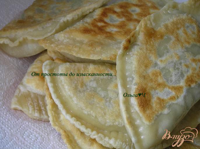 Фото приготовление рецепта: Чебуреки с машем и картофелем шаг №11