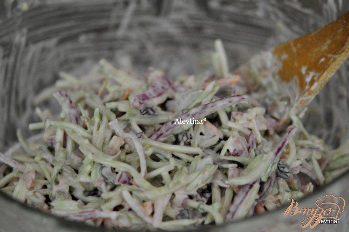 Фото приготовление рецепта: Салат с капустой и беконом шаг №3