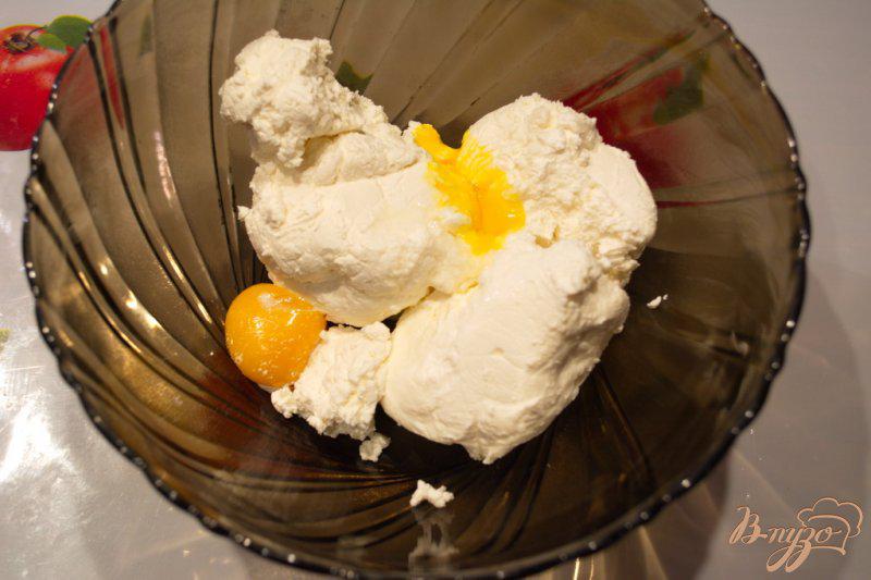 Фото приготовление рецепта: Творожный пай с абрикосовой прослойкой и безе шаг №1