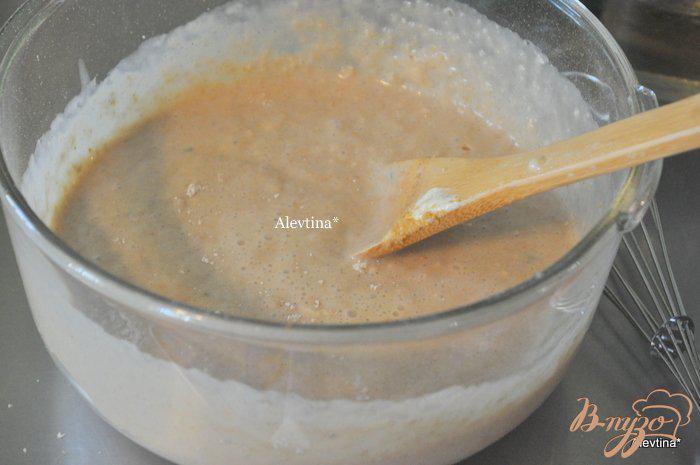 Фото приготовление рецепта: Клюквенный кекс с глазурью шаг №4