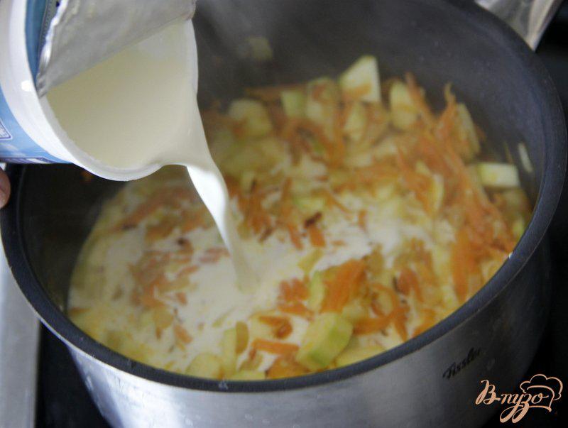 Фото приготовление рецепта: Суп из сёмги и кабачка, с рисом шаг №3