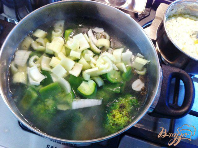 Фото приготовление рецепта: Крем суп из брокколи шаг №7