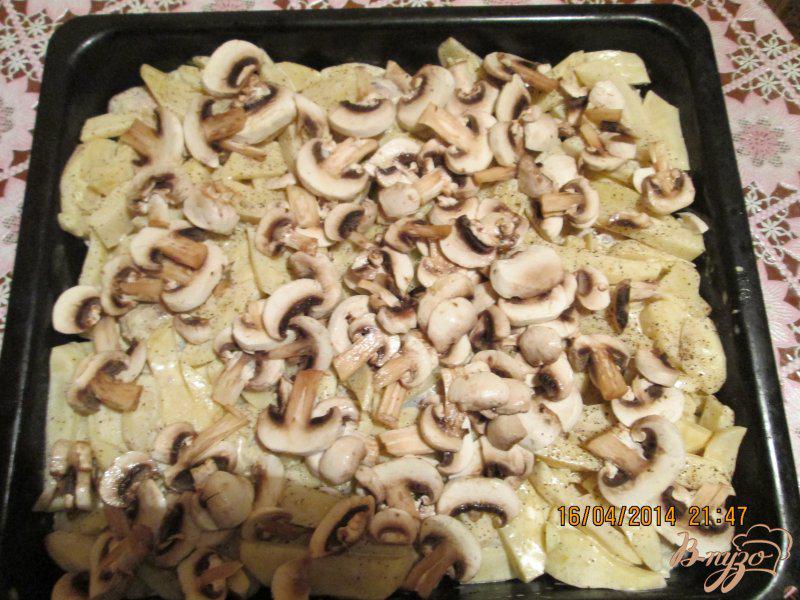 Фото приготовление рецепта: Картошечка на крыльях с грибами шаг №4