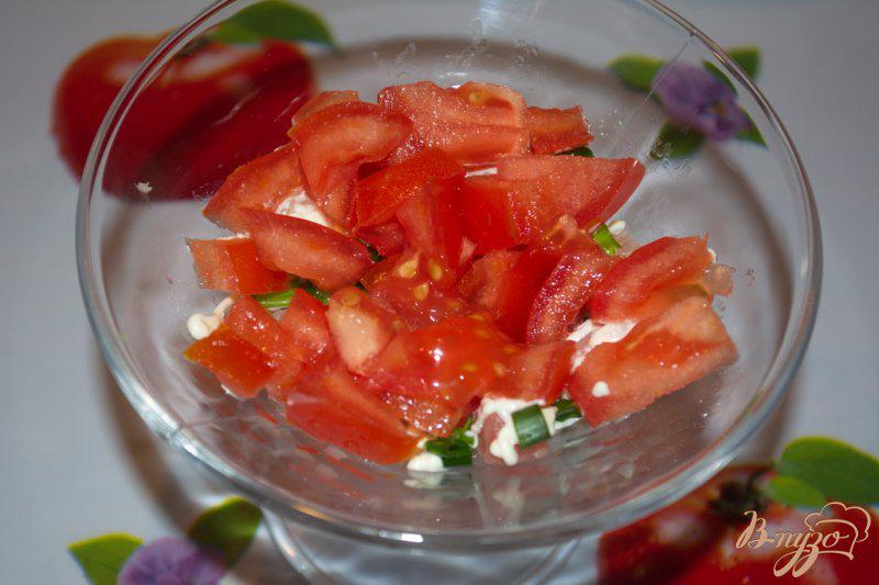 Фото приготовление рецепта: Рыбный салат с горбушей шаг №5