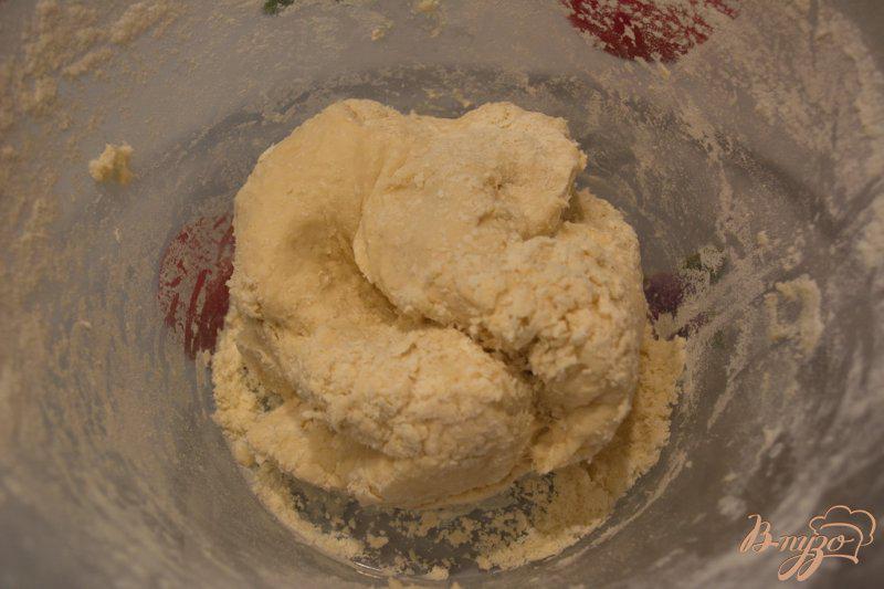 Фото приготовление рецепта: Хлебный рулет с сыром шаг №3