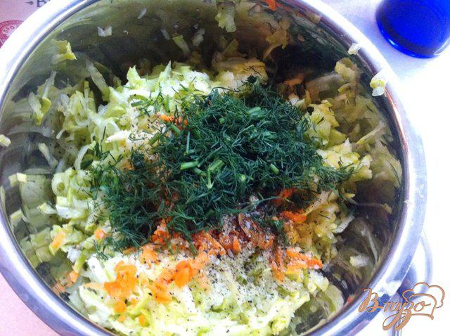 Фото приготовление рецепта: Оладьи из кабачка с морковью шаг №4