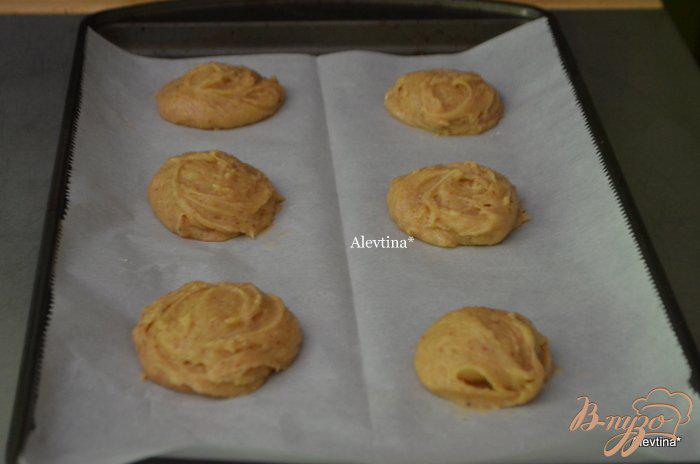 Фото приготовление рецепта: Печенье с орешками шаг №2