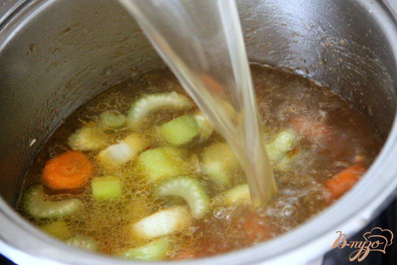 Фото приготовление рецепта: Суп с авокадо и креветками шаг №5