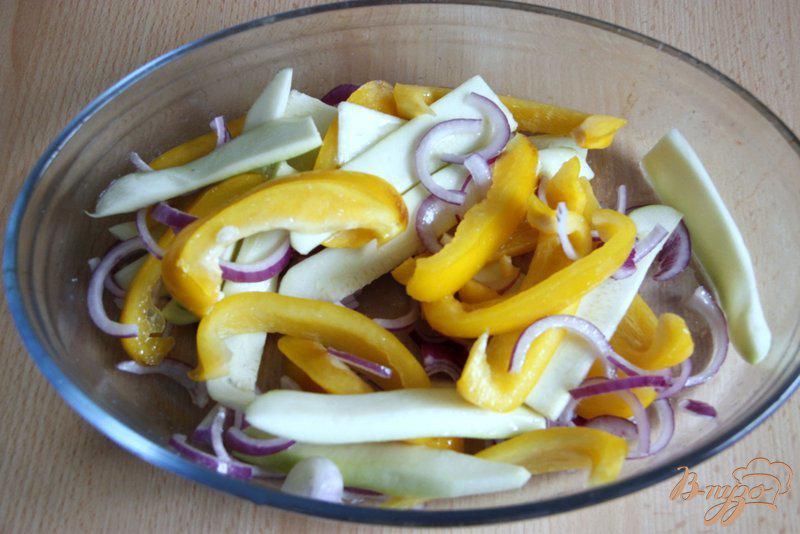 Фото приготовление рецепта: Тёплый салат из перловки и овощей шаг №2