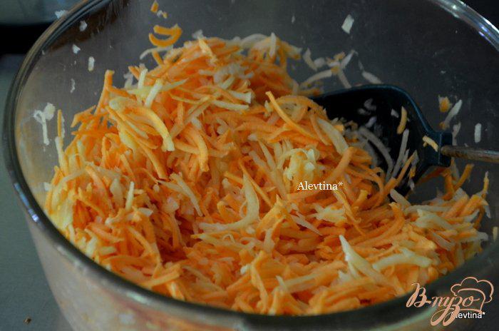 Фото приготовление рецепта: Южные латкес со сметанным соусом шаг №2