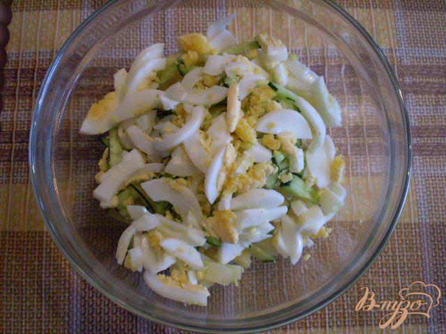 Фото приготовление рецепта: Рыбный салат из минтая шаг №5