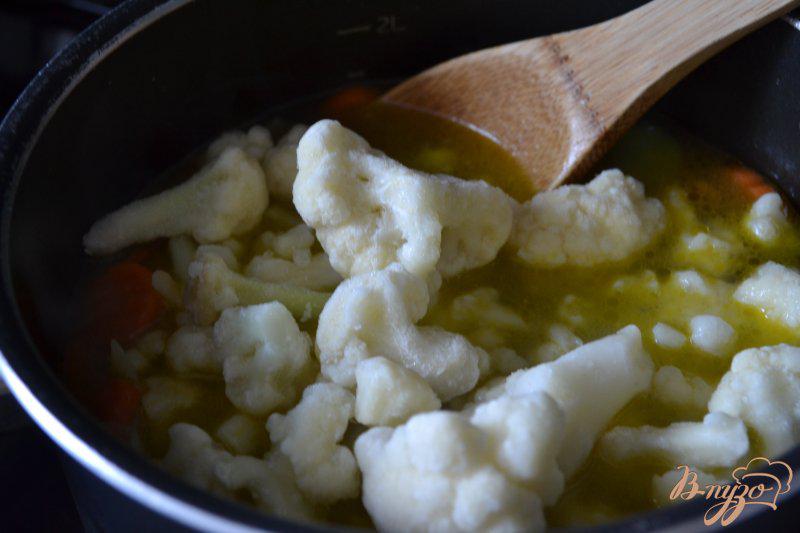 Фото приготовление рецепта: Овощной суп с сыром шаг №2