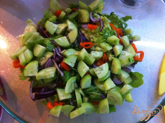 Фото приготовление рецепта: Салат с тунцом шаг №6