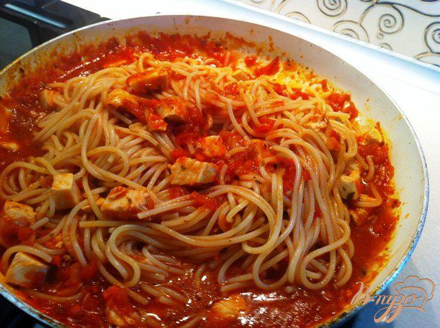 Фото приготовление рецепта: Спагетти  Неаполитано шаг №6