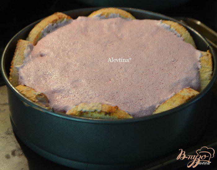 Фото приготовление рецепта: Торт праздничный с ягодным вкусом шаг №8